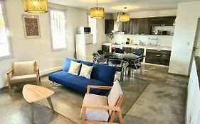 Modern house with garden close to Arístides